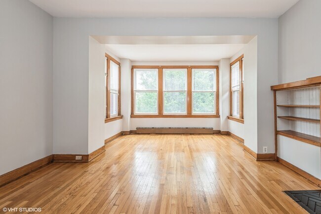 Photo - 5036 W Cullom Ave