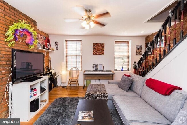 Building Photo - 535 E Girard Ave Unit 2 Rental