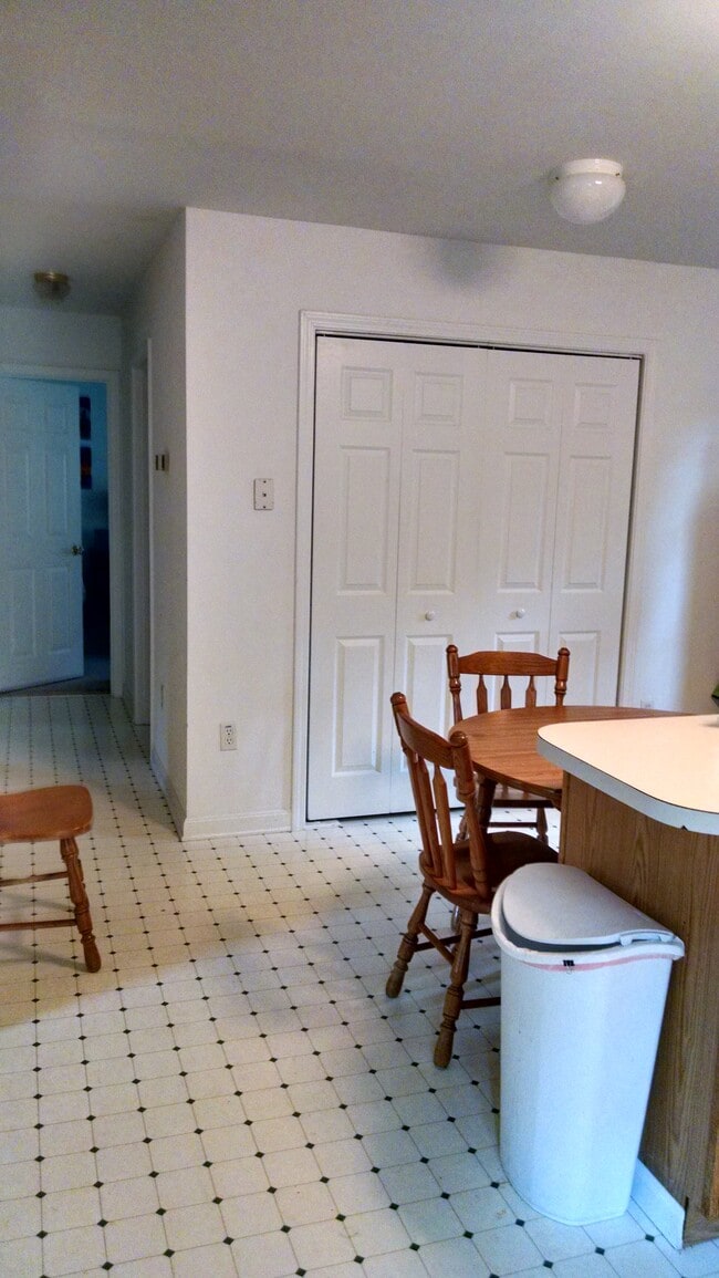 dining - 108 Pine St Unit A