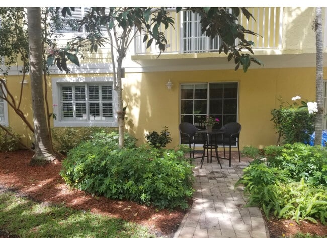 Building Photo - 150 NE 15th Ave Unit 137