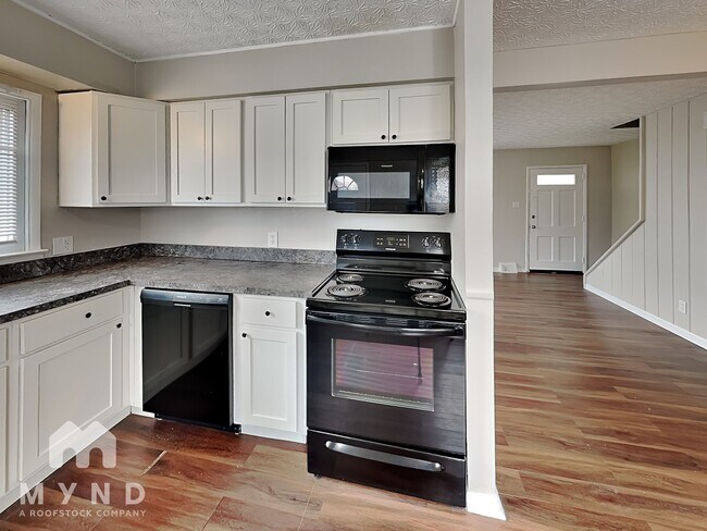 Photo - 358 Yarmouth Ln