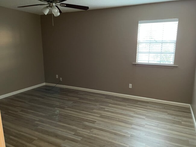 Photo - 1635 Newport Pl Unit 11