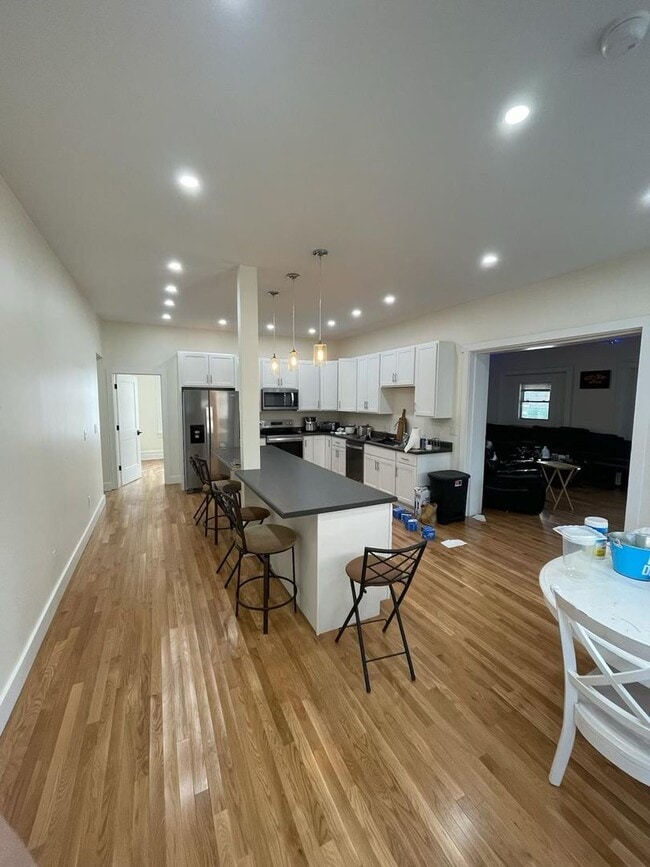 Photo - Massive  13-Bedroom House with huge Privat...