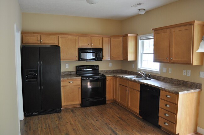 Photo - 2009 Lakeside Dr