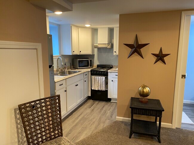 Full kitchen - 2327 N Buffalo St Unit B