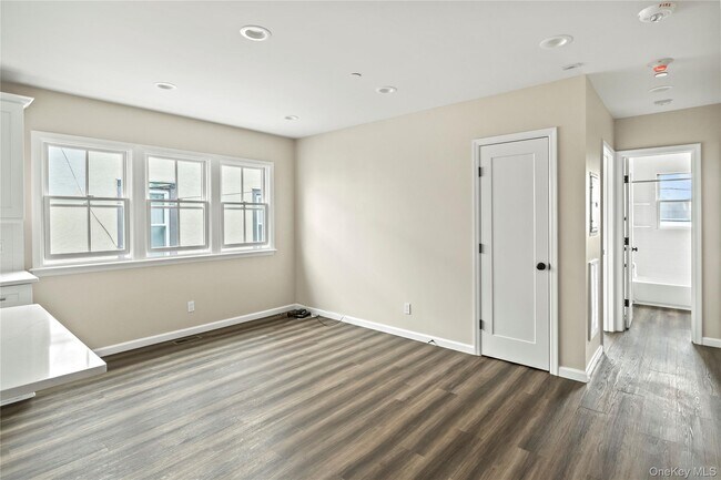 Photo - 269 Bayville Ave Unidad 3