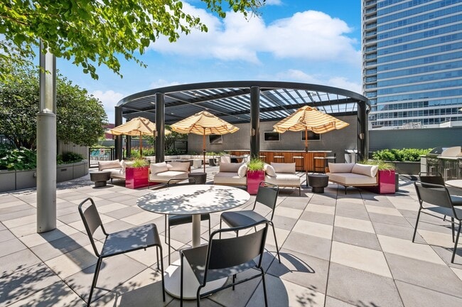 Lofts_amenity_deck lounge (2)