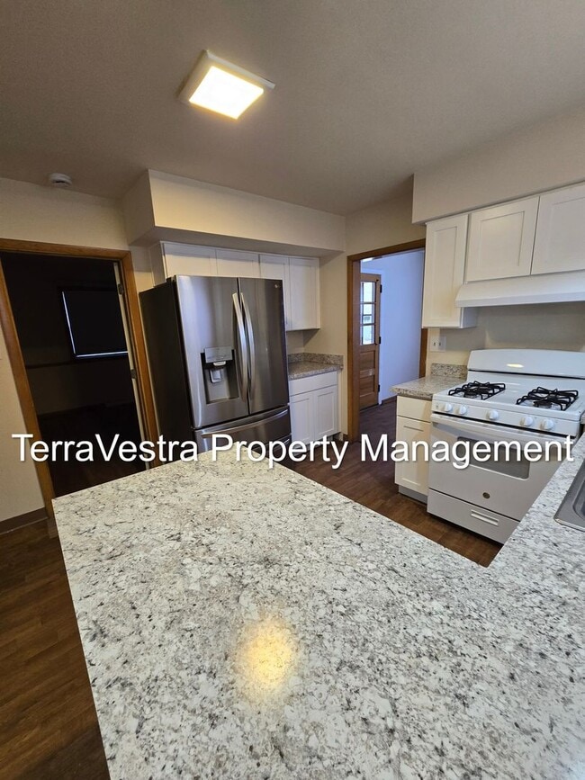 Photo - Available 1/2026! 6 Bedroom College Rental 2 Kitchens!!