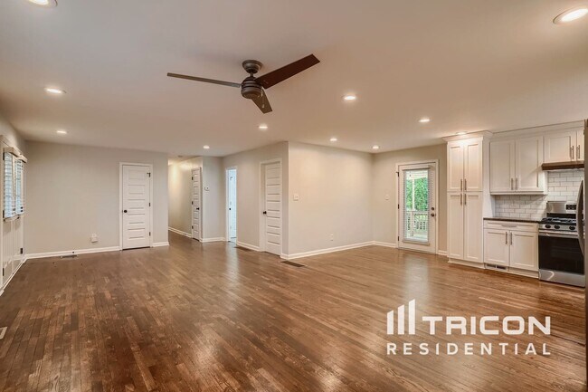 Photo - 2001 E Lake Dr