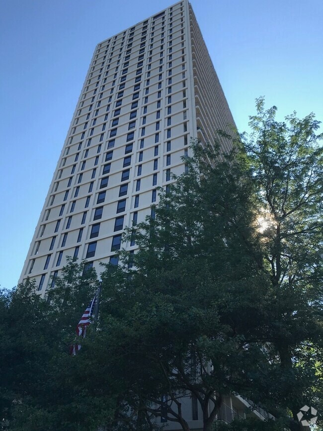 Building Photo - 1960 N Lincoln Park W Unit 507 Rental