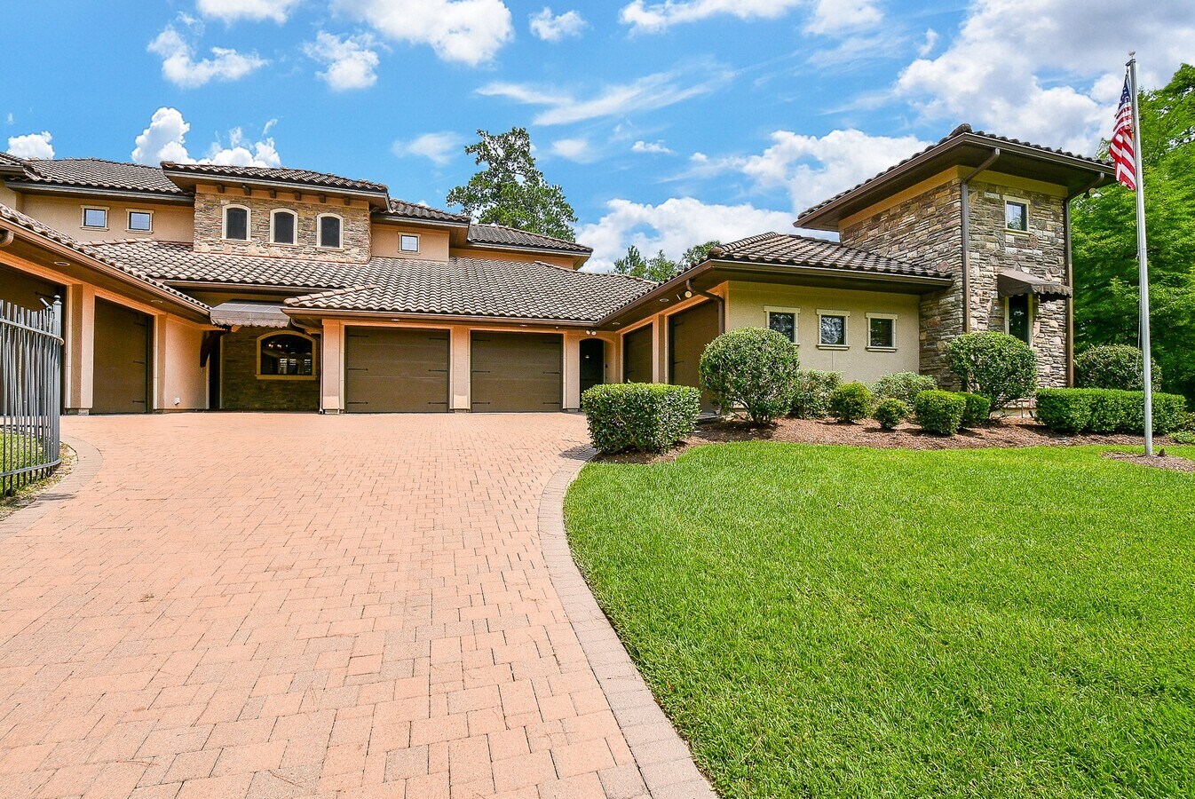 Photo - 10 Player Pond Pl