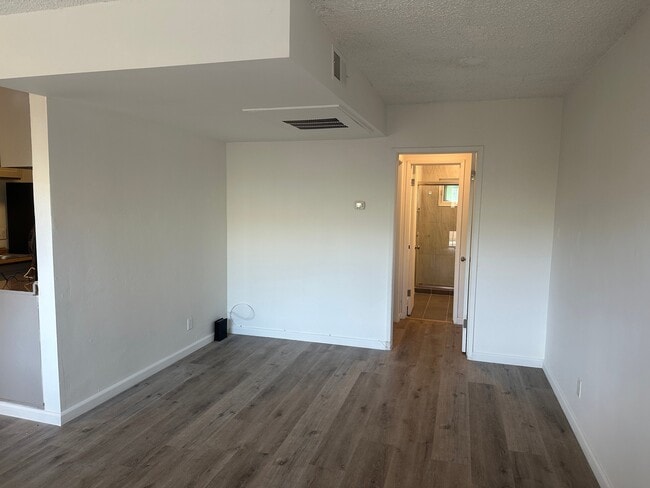 Photo - 1317 W 97th St Unidad 1