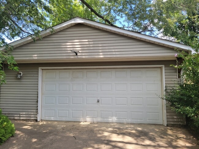 Photo - 305 Naples Dr