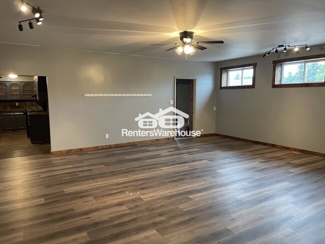 Photo - 1496 E Division Ave