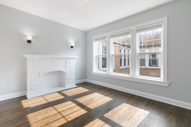 Photo - 1110 W Glenlake Ave Unit 1