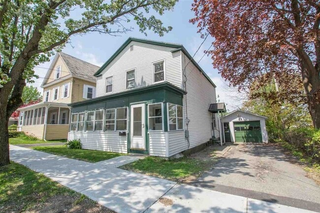 Building Photo - 4-Bed Farmhouse Minutes from UVM Campus (30 Chase St)