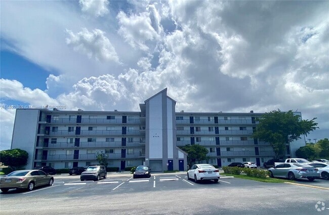 Building Photo - 8740 N Sherman Cir Unit 403 Rental