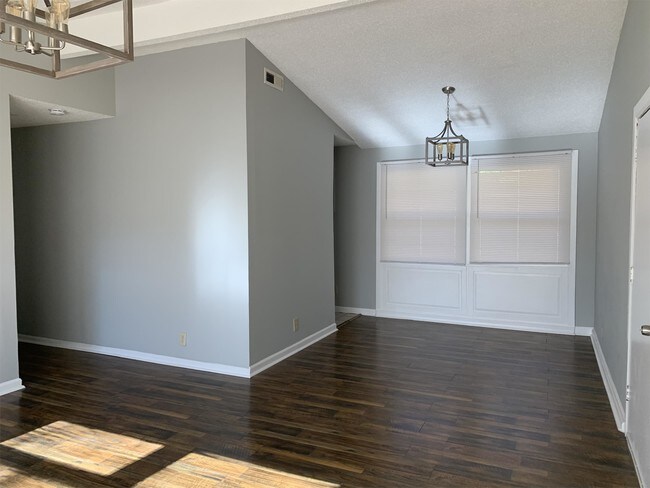 Photo - 1405 Crocus Ln