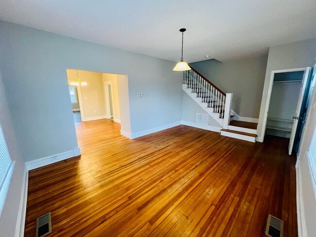 Photo - Beautifully Renovated 4bdrm/2bth Home Located in Richmond's Southside!!