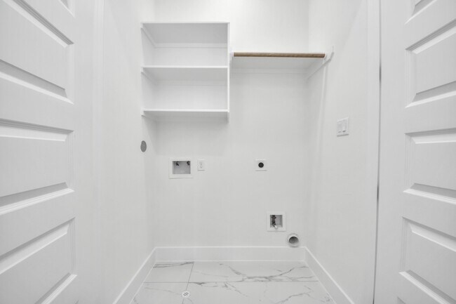 Photo - 2408 Lorraine St