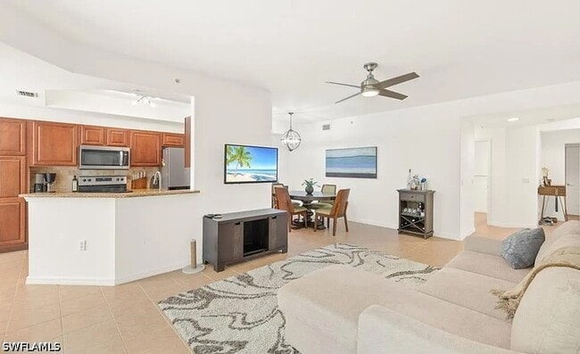 Photo - 1315 Henley St Unidad 1006