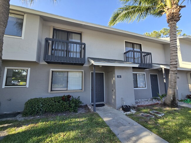 Photo - 703 Riverside Dr Townhome
