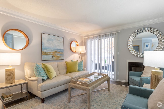 2BR, 2BA - 1,050 SF