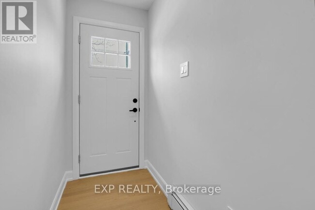 Photo - 555 Churchill Ave N Unité 1