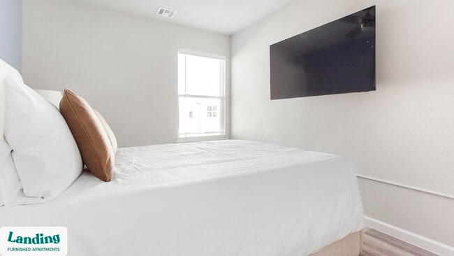 Photo - 3401 Redbud Ln Unit 3407