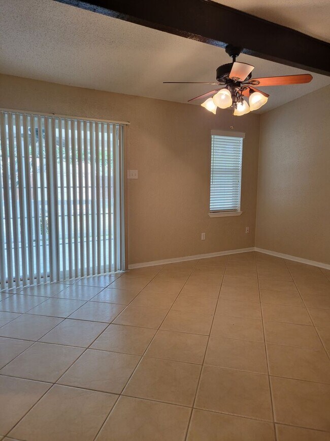 Photo - 3bd/2ba house close to major shopping, restaurants, and Ft. Hood!