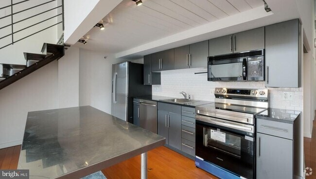 Building Photo - 1027-31 Arch St Unit 407 Rental