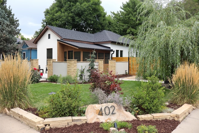 Building Photo - Fully Furnished Executive Home - Just Step...