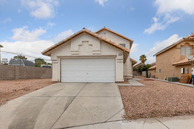 Spacious 4-Bedroom Home on Oversized Lot –... - Spacious 4-Bedroom Home on Oversized Lot –...