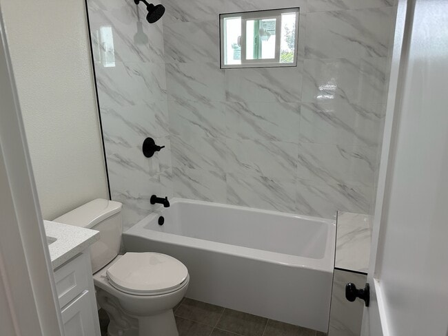 Photo - 1402 E 48th Pl