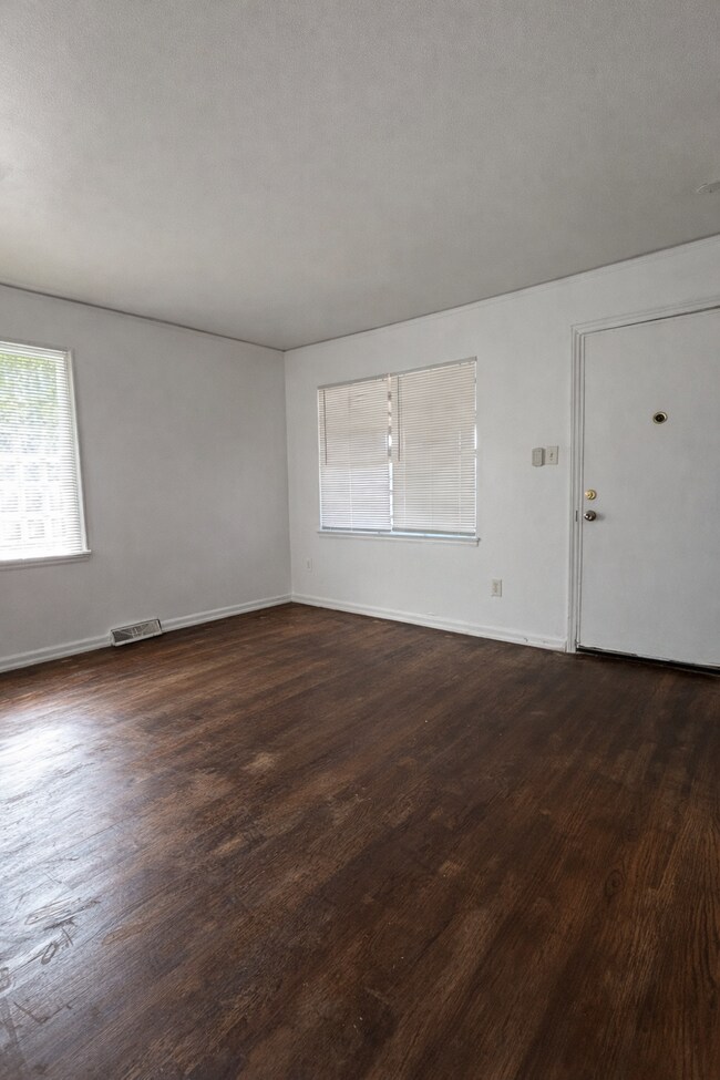 Photo - 20110 Northlawn St