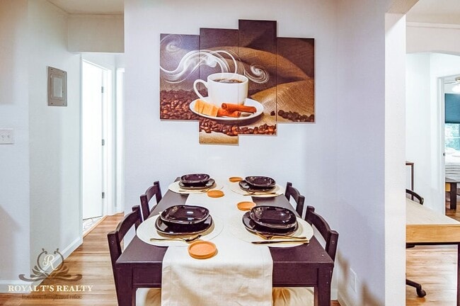 Photo - 707 Sprucewood Ln