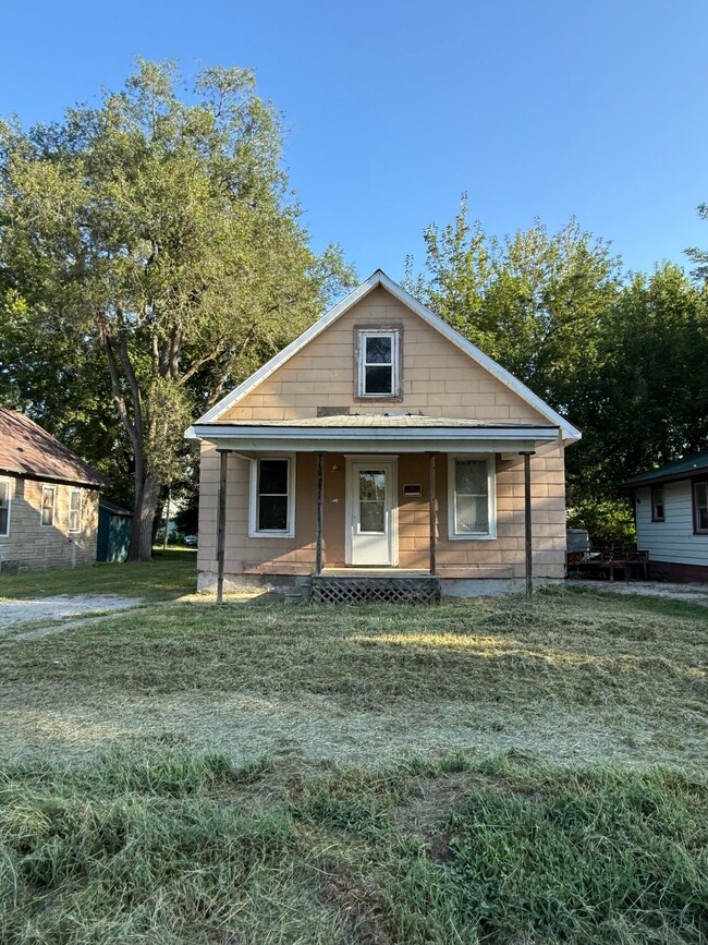 Building Photo - 1286 E Vanderhoof St