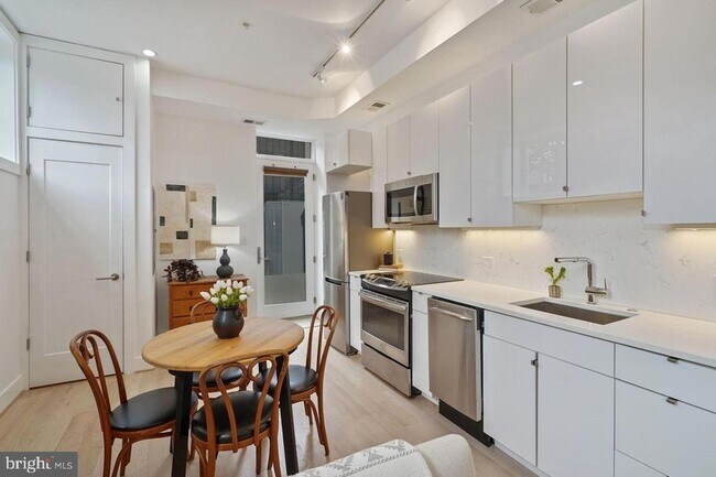 Photo - 1211 G St SE Unidad 1