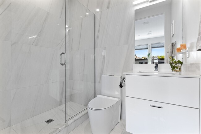 Photo - 340 W 2nd St Unidad 23