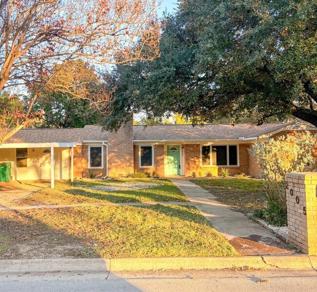 Building Photo - 2005 Downing St