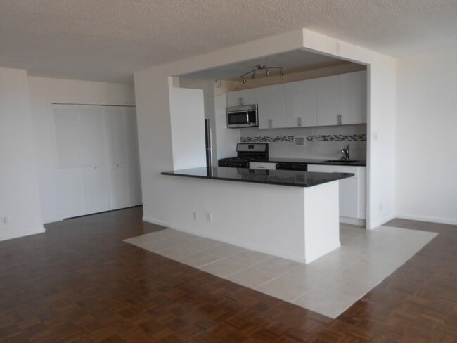 Photo - 280 Marin Blvd Apartments