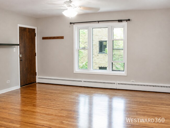 Building Photo - 1541 Monroe Ave Unit 2