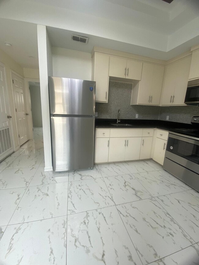 Photo - 2702 Larkspur Ave Unit 6