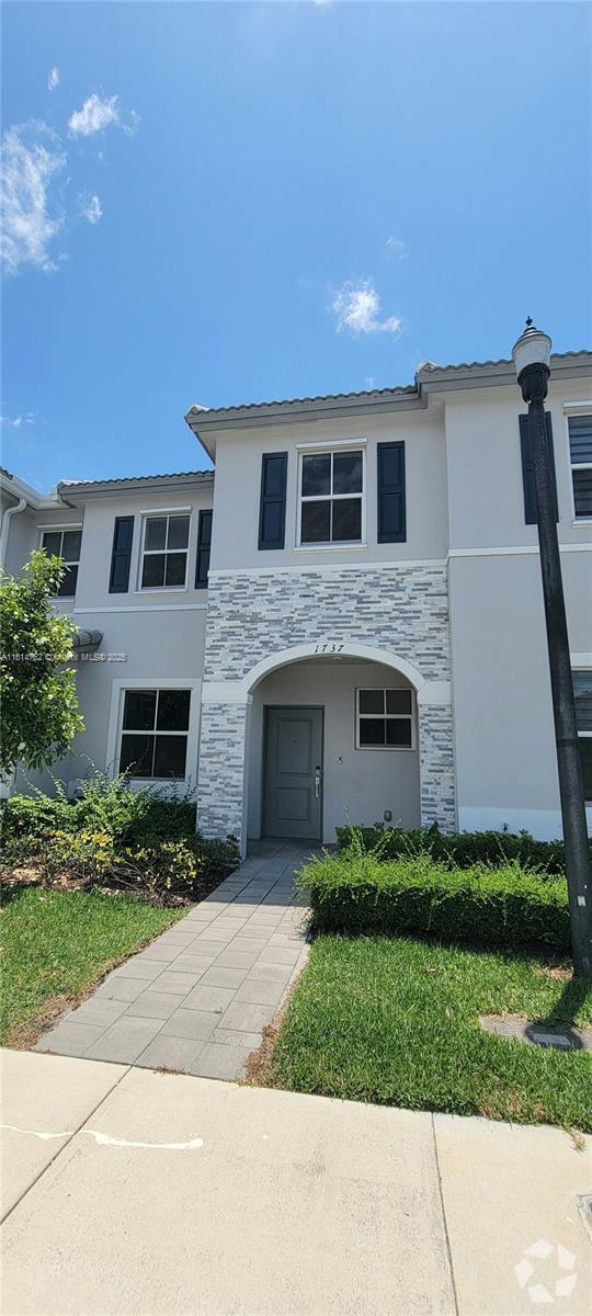 Building Photo - 1737 SE 26th Ter Rental