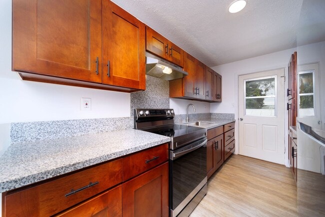 Newly Remodeled City View Apartments