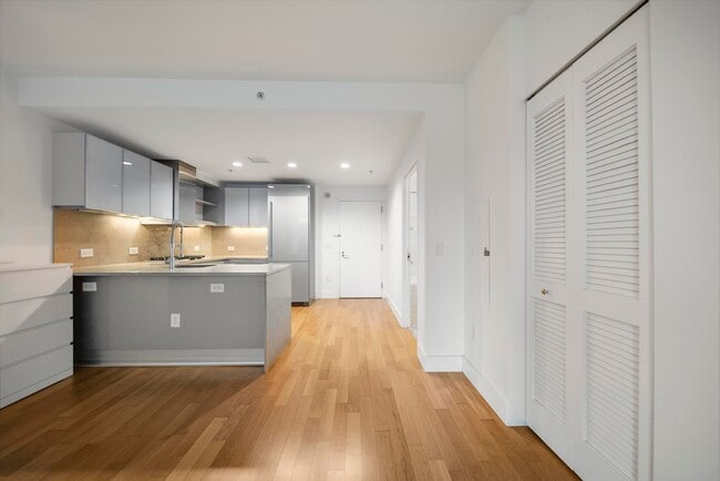 Photo - 77 Hudson St Unidad 1401