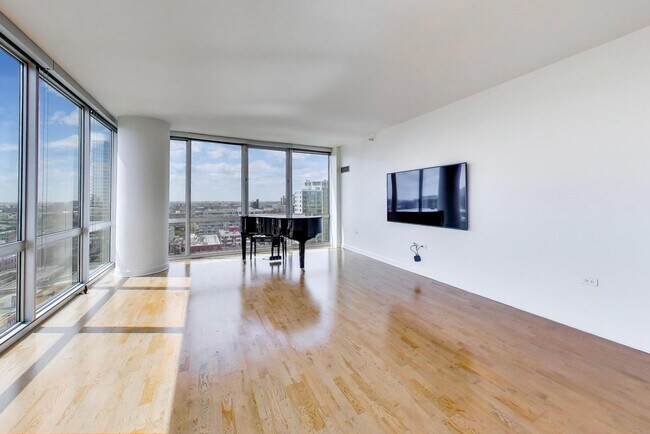 Photo - 1629 S Prairie Ave Unidad 1806