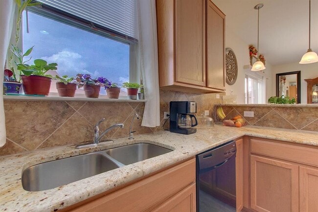 Photo - 6816 Sunderland Trail