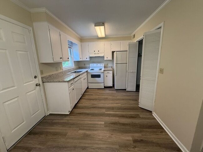 Photo - RENT SPECIAL! Brick town home End unit! UP...