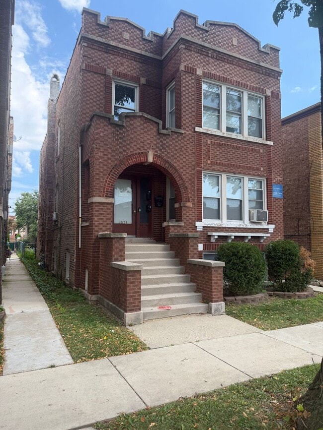 Building Photo - 2235 Gunderson Ave Unit 2